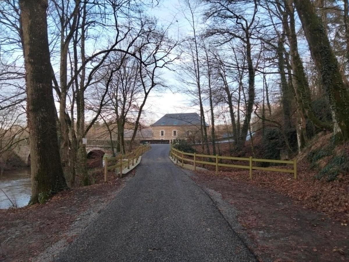 Saint-Aubin-des-LandesLe Moulin De Bretigneul住宿加早餐旅馆 外观 照片